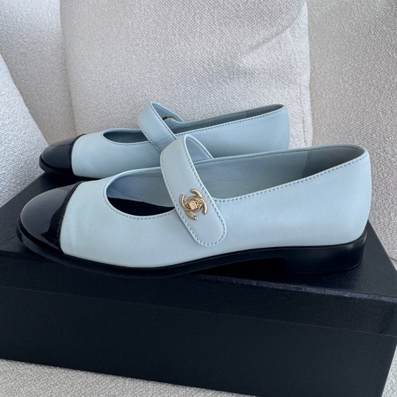 CHANEL Shoes - Chanel women’s CC turnlock leather blue black Mary Jane flats shoes 36.5 US 6.5